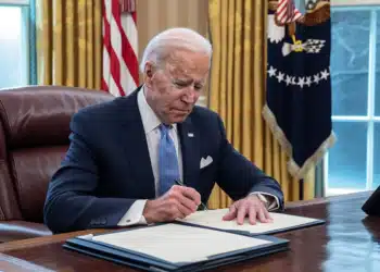 Bidenova administrativa zvažuje zavedení pravidel pro nástroje jako ChatGPT
